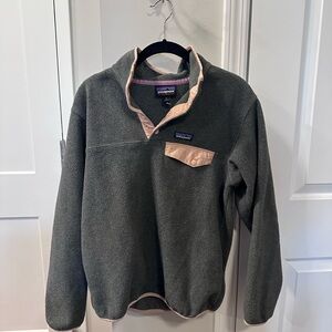 Patagonia Women’s Gray and Blush Pink Fleece Pullover Sweater